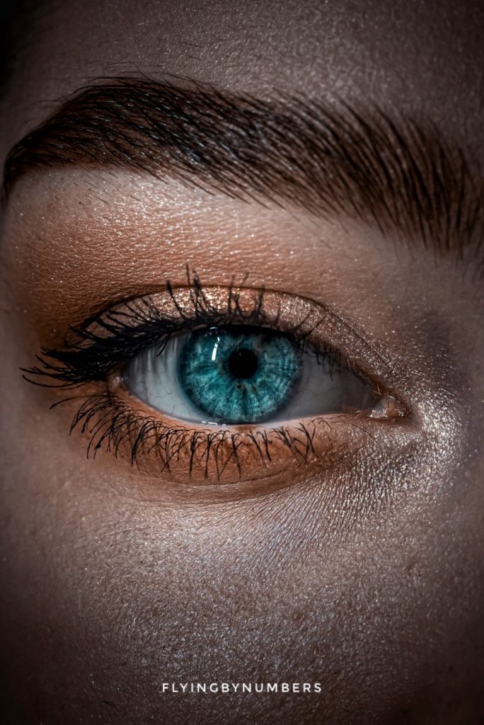 Coloured contact lenses banned for cabin crew