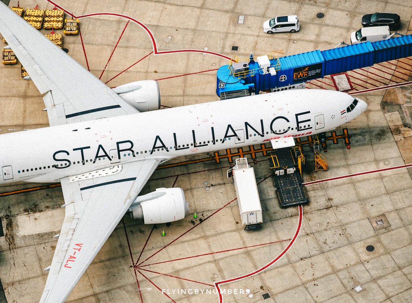 Star alliance Boeing 777-300ER at the gate