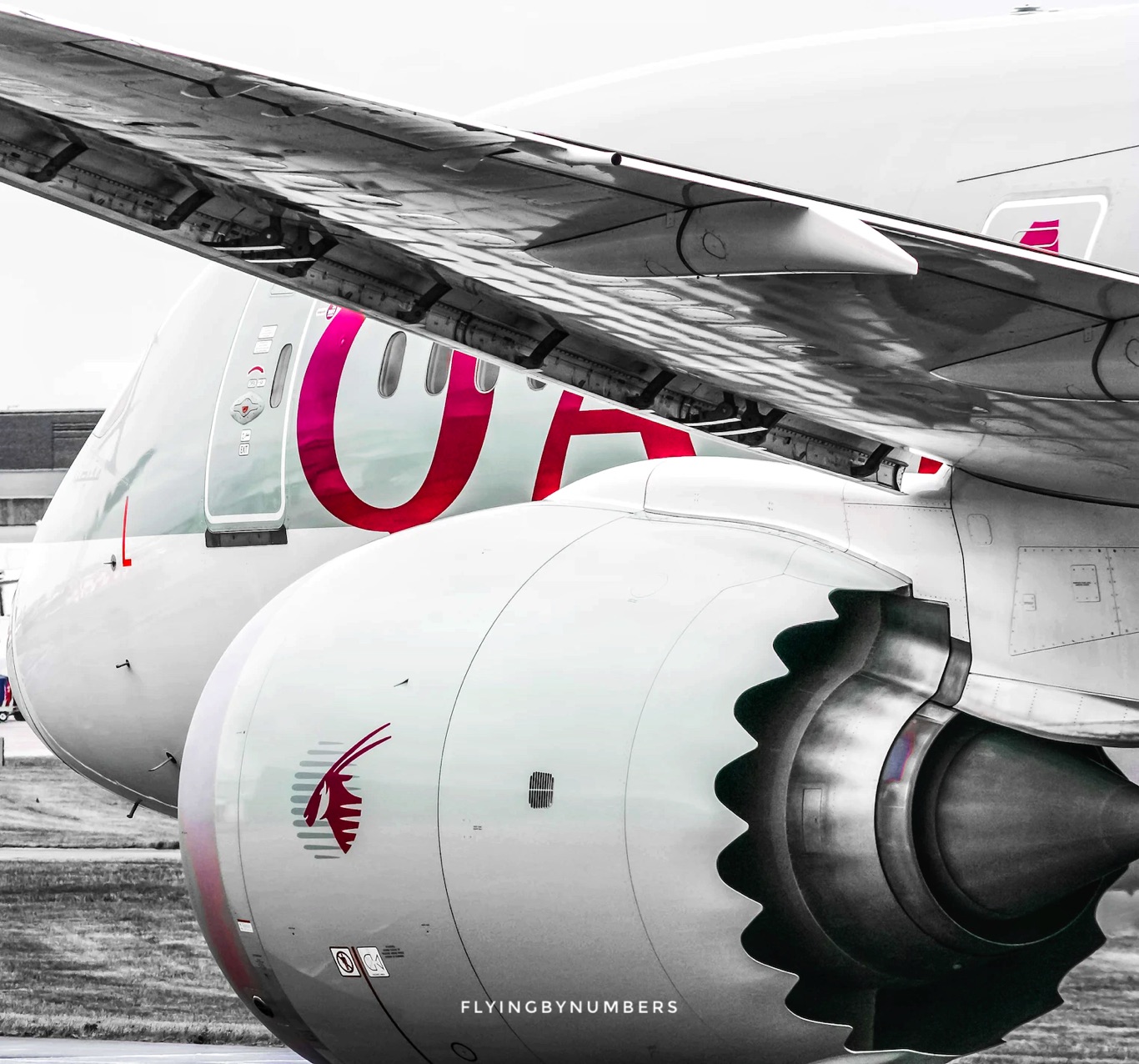 Qatar Boeing 787 engine with noise reducing chevrons