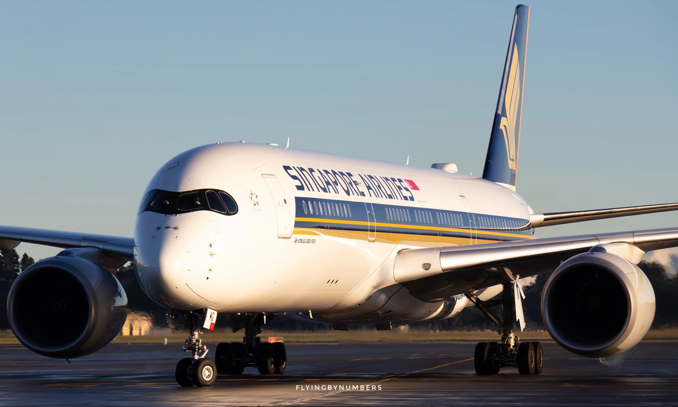 Singapore airlines a350-900ULR taxiing